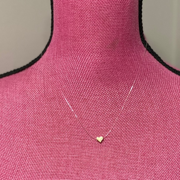 Tiny gold heart necklace - Picture 2 of 5